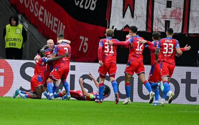 26.09.2024, xpsx, Fussball UEFA Europa League, Eintracht Frankfurt - Viktoria Pilsen v.l. celebrate the goal, Torjubel zum 3:3 Toerschütze Vaclav Jemelka (FC Viktoria Pilsen) (DFL DFB REGULATIONS PROHIBIT ANY USE OF PHOTOGRAPHS as IMAGE SEQUENCES and or QUASI-VIDEO) emspor Frankfurt