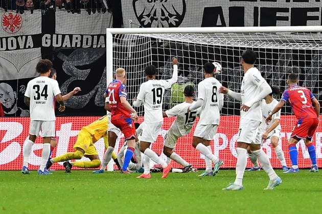 Fußball UEFA Europa League 1. Spieltag Eintracht Frankfurt - Viktoria Pilsen am 26.09.2024 im Deutsche Bank Park in Frankfurt Torschuss zum 3:3 durch Vaclav Jemelka ( Pilsen )