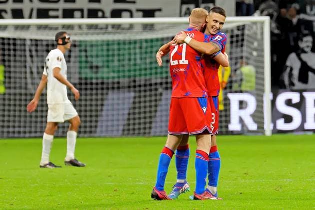 Sport Bilder des Tages Frankfurt, Deutschland 26. September 2024: Europa League - 2024 2025 - Eintracht Frankfurt vs. FC Viktoria Pilsen Im Bild: Vaclav Jemelka (Pilsen) und Svetozar Markovic (Pilsen) feiern den spaeten Ausgleich wie einen Sieg. Deutsche Bank Park Hessen Copyright: xFotostandx xRacochax