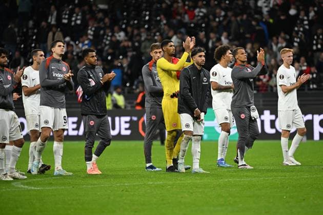 26.09.2024, xjhx, Fussball UEFA Europa League, Eintracht Frankfurt - Viktoria Pilsen emspor, v.l. Die Spieler der Eintracht sind traurig, enttäuscht, frustriert, niedergeschlagen (DFL DFB REGULATIONS PROHIBIT ANY USE OF PHOTOGRAPHS as IMAGE SEQUENCES and or QUASI-VIDEO) Frankfurt am Main