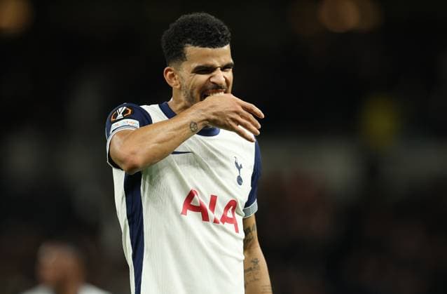 Sport Bilder des Tages London, England, 26th September 2024. Tottenham™s Dominic Solanke celebrates after he scores to make it 3-0 during the UEFA Europa League match at the Tottenham Hotspur Stadium, London. Picture credit should read: Paul Terry Sportimage EDITORIAL USE ONLY. No use with unauthorised audio, video, data, fixture lists, club league logos or live services. Online in-match use limited to 120 images, no video emulation. No use in betting, games or single club league player publications. SPI-3334-0032