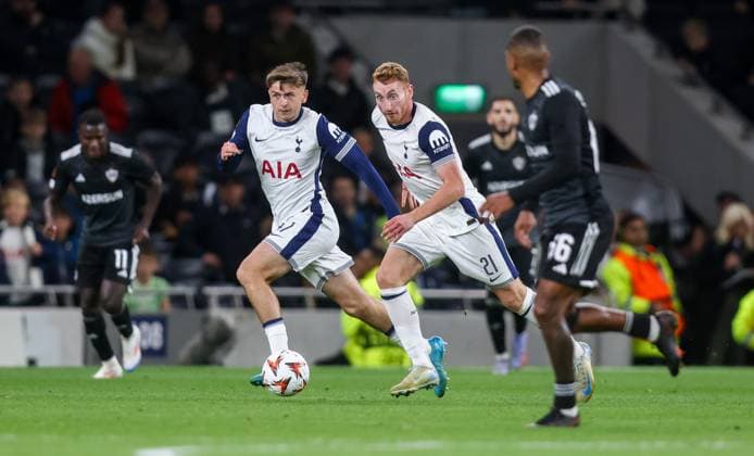 Dejan Kulusevski of Tottenham Hotspur breaks with Mikey Moore of Tottenham Hotspur (L) Tottenham Hotspur v Qarabag, UEFA Europa League, Group Stage, Football, Tottenham Hotspur Stadium, London, UK, 26 Sep 2024 EDITORIAL USE ONLY No use with unauthorised audio, video, data, fixture lists, club league logos or live services. Online in-match use limited to 120 images, no video emulation. No use in betting, games or single club league player publications. Copyright: xAndrewxFosker Shutterstockx 14739040ax