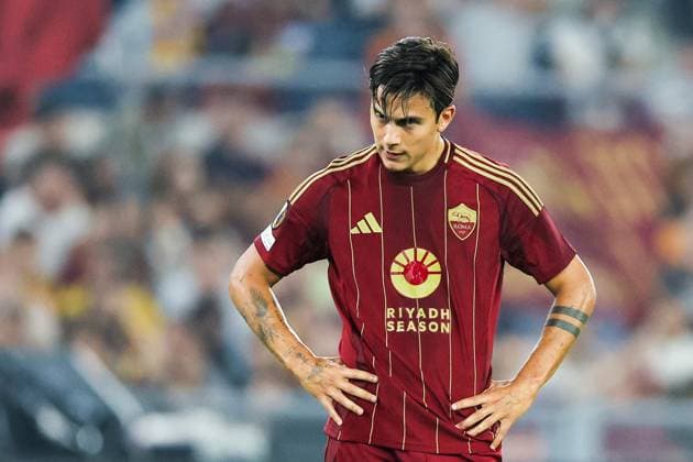 CALCIO - UEFA Europa League - AS Roma vs Athletic Bilbao Romaâ??s Argentinian forward Paulo Dybala looks dejected during UEFA Europa League phase match day1 match between AS Roma vs Athletic Club at Olimpico stadium on September 06, 2024 in Rome, Italy. Rome Italy  Copyright: xIPAxSport ABACAx