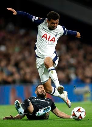 Tottenham Hotspur v Qarabag FK - UEFA Europa League 2024 25 League Phase MD1 Brennan Johnson of Tottenham Hotspur and Elvin Jafarguliyev of Qarabag FK challenge during the UEFA Europa League 2024 25 League Phase MD1 match between Tottenham Hotspur and Qarabag FK at Tottenham Hotspur Stadium on September 26, 2024 in London, England. London Tottenham Hotspur Stadium England United Kingdom Copyright: xNigelxFrench Sportsphoto APLx 14049041