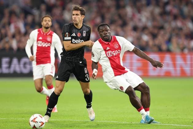 2024-09-26 AFC Ajax v Besiktas JK - UEFA Europa League 2024 25 League Phase MD1 AMSTERDAM, NETHERLANDS - SEPTEMBER 26: Brian Brobbey of AFC Ajax battles for the ball with Gabriel Paulista of Besiktas JK during the UEFA Europa League 2024 25 League Phase MD1 match between AFC Ajax and Besiktas JK at Johan Cruijff Arena on September 26, 2024 in Amsterdam, Netherlands. (Photo by Peter Lous BSR Agency) Amsterdam Netherlands Content not available for redistribution in The Netherlands directly or indirectly through any third parties. Copyright: xBSRxAgencyx