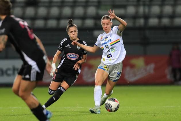 Murska Sobota, Slovenia, September 26th, 2024: Sophie Hillebrand (20 SKN St Polten) and Sara Makovec (24 NS Mura) battling for the ball during the UEFA womens champions league play off match Mura vs St Polten at Mestni Stadion Fazanerija, Murska Sobota Tom Seiss SPP (Tom Seiss SPP) Copyright: xTomxSeissx xSPPx spp-en-ToSeSp-20240926 UWCL Mura vs SKN-9590