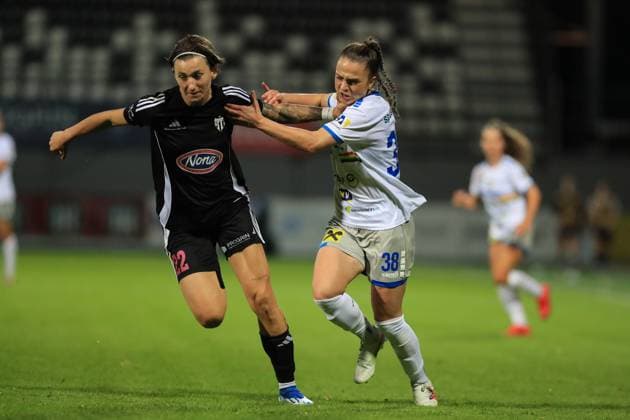 Murska Sobota, Slovenia, September 26th, 2024: Darya Kravets (21 NS Mura) and Melike Pekel (38 SKN St Polten) battling for the ball during the UEFA womens champions league play off match Mura vs St Polten at Mestni Stadion Fazanerija, Murska Sobota Tom Seiss SPP (Tom Seiss SPP) Copyright: xTomxSeissx xSPPx spp-en-ToSeSp-20240926 UWCL Mura vs SKN-9624