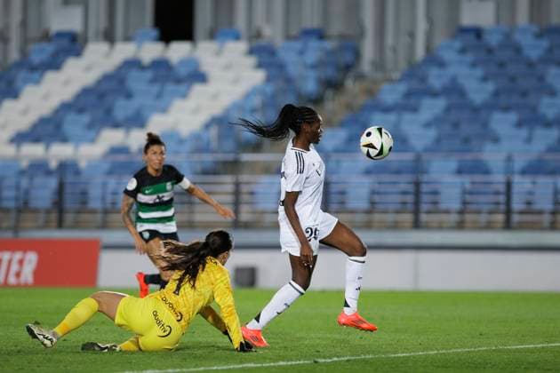 UEFA Women s Champions League - Real Madrid vs Sporting Portugal MADRID, SPAIN - SEPTEMBER 26 : Naomie Feller of Real Madrid women in action during the UEFA Women s Champions League 24 25 match, Round 2, second leg between Real Madrid and Sporting Portugal at Alfredo Di Stefano stadium in Madrid. (Photo by Guillermo Martinez) Madrid Alfredo Di Stefano Stadium Spain Copyright: xGuillermoxMartinezx
