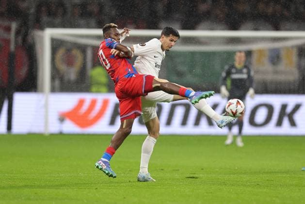 26.09.2024, Fussball UEFA Europa League, Eintracht Frankfurt - FC Viktoria Pilsen, emonline, emspor, v.l., Sampson Dweh (FC Viktoria Pilsen), Igor Matanovic (Eintracht Frankfurt) DFL DFB REGULATIONS PROHIBIT ANY USE OF PHOTOGRAPHS AS IMAGE SEQUENCES AND OR QUASI-VIDEO. xdcx Copyright: HMBxMedia