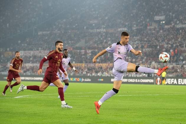 26th September 2024, Stadio Olimpico, Rome, Italy; UEFA Europa League Football; Roma versus Athletic Club; Gorka Guruzeta of AC Bilbao clears long upfield  ActionPlus12696780 AllShotLive
