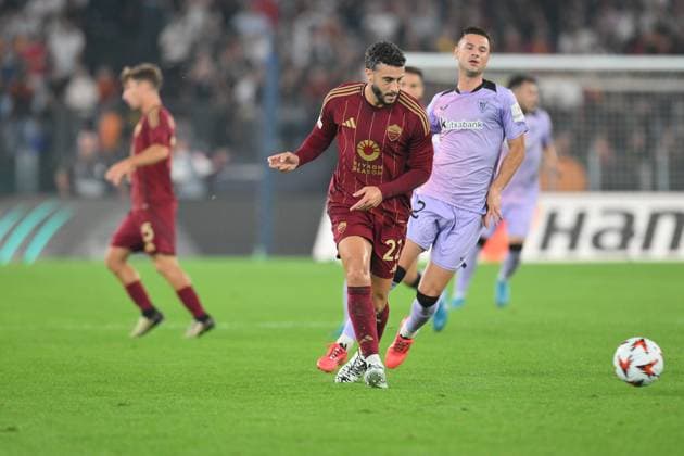 26th September 2024, Stadio Olimpico, Rome, Italy; UEFA Europa League Football; Roma versus Athletic Club; Mario Hermoso of AS Roma passes back to his keeper  ActionPlus12696796 AllShotLive