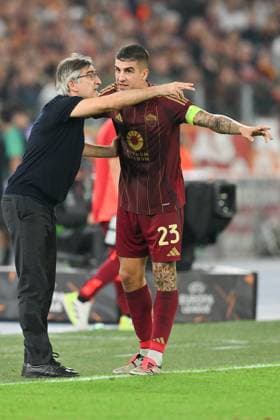 26th September 2024, Stadio Olimpico, Rome, Italy; UEFA Europa League Football; Roma versus Athletic Club; Ivan Juric head coach of AS Roma and Gianluca Mancini of AS Roma  ActionPlus12696829 AllShotLive