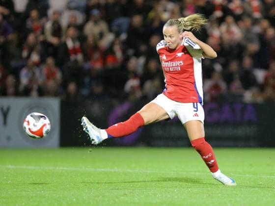 Borehamwood, England, September 26 2024: Beth Mead (9 Arsenal) takes a shot during the UEFA Womens Champions League Round 2 Qualifier: Second Leg game between Arsenal and BK Hacken at Mangata Pay UK Stadium, Meadow Park in Borehamwood, England. (Jay Patel SPP) Copyright: xJayxPatel SPPx spp-en-JaPa-ARSvBKH_20240926_0152