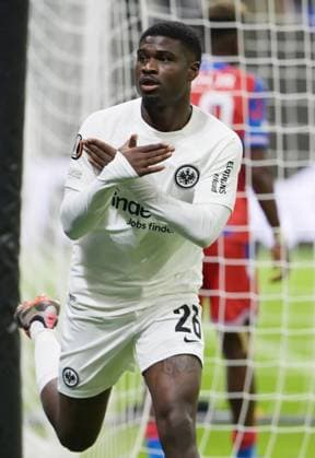 Torjubel. von Eric Junior Dina Ebimbe nach seinem. Tor. zum. 2:1 fotografiert beim Fußball Euro League Spiel Eintracht Frankfurt gegen Viktoria. Pilsen am 26.9.2024 in Frankfurt (DFL DFB REGULATIONS PROHIBIT ANY USE OF PHOTOGRAPHS as IMAGE SEQUENCES and or QUASI-VIDEO)