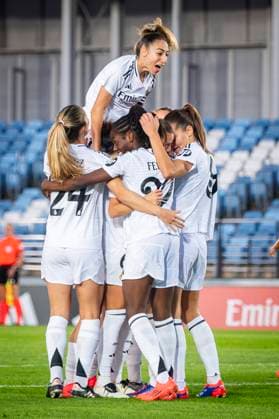 Real Madrid vs Sporting CP: UEFA Women s Champions League 2nd Round 2nd Leg Sandie Toletti of Real Madrid (C) celebrates her goal with his teammates (from L to R) Olga Carmona, Melanie Leupolz, Naomie Feller, Signe Bruun during the UEFA Women s Champions League 2nd Round 2nd Leg match between Real Madrid and Sporting CP at Estadio Alfredo Di Stefano on September 26, 2024 in Madrid, Spain. Madrid Estadio Alfredo Di Stefano Madrid Spain Copyright: xAlbertoxGardinx AGardin_20240926_Football_WChampions_Real_Madrid_vs_Sporting_055