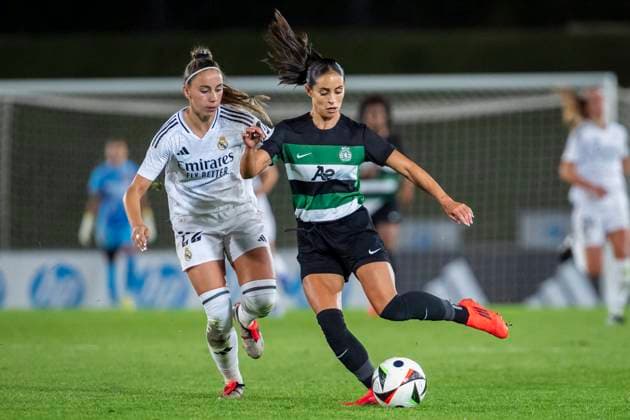 Real Madrid vs Sporting CP: UEFA Women s Champions League 2nd Round 2nd Leg Brenda Perez of Sporting CP (R) in action against Athenea del Castillo of Real Madrid (L) during the UEFA Women s Champions League 2nd Round 2nd Leg match between Real Madrid and Sporting CP at Estadio Alfredo Di Stefano on September 26, 2024 in Madrid, Spain. Madrid Estadio Alfredo Di Stefano Madrid Spain Copyright: xAlbertoxGardinx AGardin_20240926_Football_WChampions_Real_Madrid_vs_Sporting_093