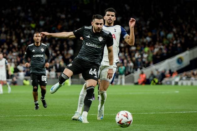 London, England, September 27 2024: Elvin Cafarquliyev (44 Qarabag FK) and Dominic Solanke (19 Tottenham Hotspur) in action during the UEFA Europa League game between Tottenham Hotspur and Qarabag FK at Tottenham Hotspur Stadium in London, England. (Pedro Porru SPP) Copyright: xPedroxPorrux xSPPx spp-en-PePoSp-4F8A6330_DxO