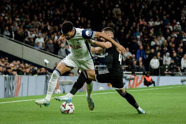London, England, September 27 2024: Dominic Solanke (19 Tottenham Hotspur) and Elvin Cafarquliyev (44 Qarabag FK) in action during the UEFA Europa League game between Tottenham Hotspur and Qarabag FK at Tottenham Hotspur Stadium in London, England. (Pedro Porru SPP) Copyright: xPedroxPorrux xSPPx spp-en-PePoSp-4F8A6185_DxO
