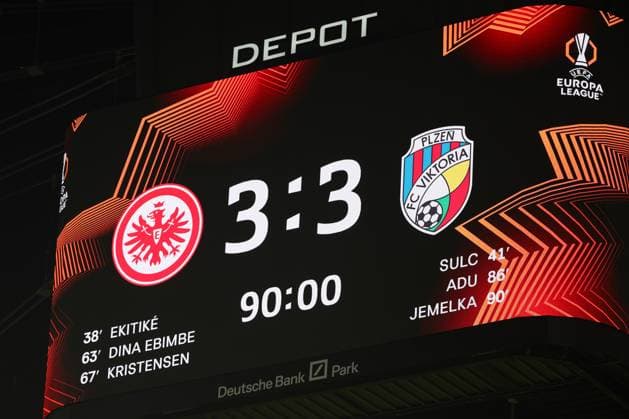 UEFA Europa League - Eintracht Frankfurt - Viktoria Pilsen am 26.09.2024 im Deutsche Bank Park in Frankfurt Anzeigetafel Videoleinwand mit dem offiziellen Endergebnis 3 zum 3