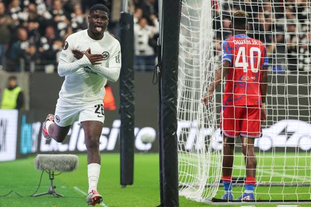 Sport Bilder des Tages UEFA Europa League - Eintracht Frankfurt - Viktoria Pilsen am 26.09.2024 im Deutsche Bank Park in Frankfurt Jubel, Torjubel, Torschuetze, Torschütze Eric Junior Dina Ebimbe (Frankfurt 26) jubelt nach seinem Tor zum 2 zu 1