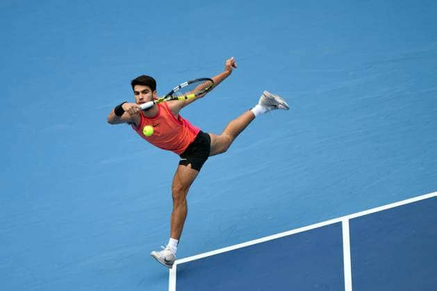(240927) -- BEIJING, Sept. 27, 2024 -- Carlos Alcaraz hits a return during the men s singles first round match between Carlos Alcaraz of Spain and Giovanni Mpetshi Perricard of France at 2024 China Open tennis tournament in Beijing, capital of China, Sept. 27, 2024. ) (SP)CHINA-BEIJING-TENNIS-CHINA OPEN-MEN S SINGLES-FIRST ROUND (CN) ZhangxLong 