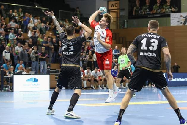 27.09.2024, xtgx, Handball - 2. Bundesliga HC Elbflorenz Dresden - HBW Balingen Weilstetten v.l. Daniel Blomgren (Balingen, 2) wirft Tor, Torschuetze, erzielt Tor, Treffer, scores the goal Dresden