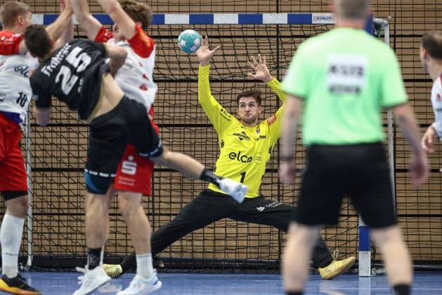 27.09.2024, xtgx, Handball - 2. Bundesliga HC Elbflorenz Dresden - HBW Balingen Weilstetten v.l. Mateusz Kornecki (Balingen, 1) Parade, haelt den Ball, faengt den Ball, pariert Dresden