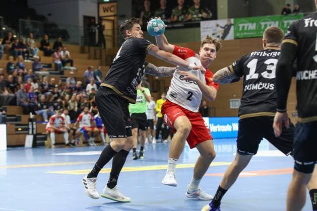 27.09.2024, xtgx, Handball - 2. Bundesliga HC Elbflorenz Dresden - HBW Balingen Weilstetten v.l. Oliver Seidler (Dresden, 71), Daniel Blomgren (Balingen, 2) Zweikampf, Duell, Kampf, tackle Dresden