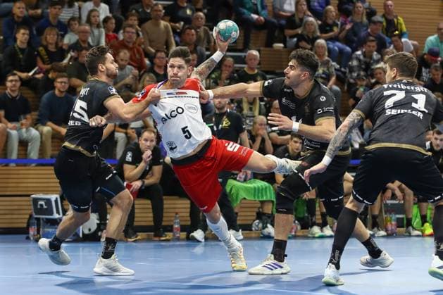 27.09.2024, xtgx, Handball - 2. Bundesliga HC Elbflorenz Dresden - HBW Balingen Weilstetten v.l. Csaba Leimeter (Balingen, 5) wirft Tor, Torschuetze, erzielt Tor, Treffer, scores the goal Dresden