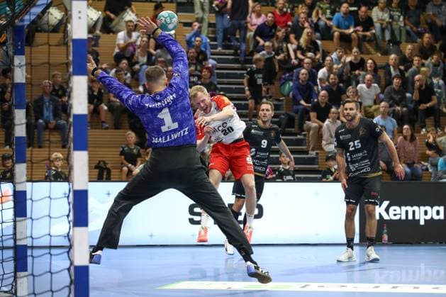 27.09.2024, xtgx, Handball - 2. Bundesliga HC Elbflorenz Dresden - HBW Balingen Weilstetten v.l. Sascha Pfattheicher (Balingen, 30) wirft Tor, Torschuetze, erzielt Tor, Treffer, scores the goal Dresden