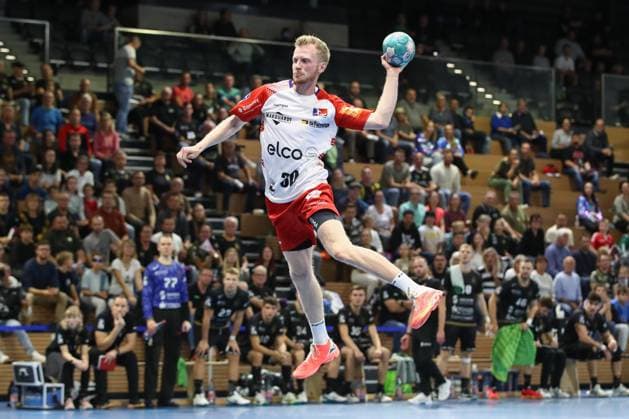 27.09.2024, xtgx, Handball - 2. Bundesliga HC Elbflorenz Dresden - HBW Balingen Weilstetten v.l. Sascha Pfattheicher (Balingen, 30) beim Siebenmeter Dresden