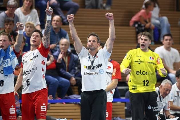 27.09.2024, xtgx, Handball - 2. Bundesliga HC Elbflorenz Dresden - HBW Balingen Weilstetten v.l. Matthias Flohr (Balingen, Trainer) Jubel, Torjubel, jubelt ueber das Tor, celebrate the goal, celebration Dresden