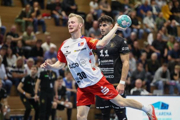 27.09.2024, xtgx, Handball - 2. Bundesliga HC Elbflorenz Dresden - HBW Balingen Weilstetten v.l. Sascha Pfattheicher (Balingen, 30) beim Siebenmeter Dresden