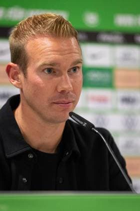 Wolfsburg v Fiorentina, UEFA Women™s Champions League, Wolfsburg, Germany Wolfsburg, Germany. 25th, September 2024. Head coach Tommy Stroot of Wolfsburg seen at the press conference, PK, Pressekonferenz after the UEFA Women™s Champions League qualifer between Wolfsburg and Fiorentina at the AOK Stadion in Wolfsburg. Germany, Wolfsburg  Copyright: xGonzalesxPhoto InakixEsnaolax