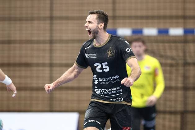 27.09.2024, xtgx, Handball - 2. Bundesliga HC Elbflorenz Dresden - HBW Balingen Weilstetten v.l. Sebastian Gress (Greß, Dresden, 25) Jubel, Torjubel, jubelt ueber das Tor, celebrate the goal, celebration Dresden