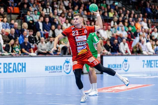 Janik Schrader (VfL Luebeck-Schwartau, 23) beim Siebenmeter 7 Meter Wurf GER, GWD Minden vs. VfL Luebeck-Schwartau, Handball, 2. Bundesliga, 4. Spieltag, Spielzeit 2024 2025, 27.09.2024 GER, GWD Minden vs. VfL Luebeck-Schwartau, Handball, 2. Bundesliga, 4. Spieltag, Spielzeit 2024 2025, 27.09.2024 Luebbecke