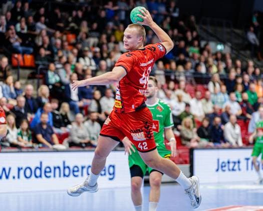 Einar Nickelsen (VfL Luebeck-Schwartau, 42) im Torwurf GER, GWD Minden vs. VfL Luebeck-Schwartau, Handball, 2. Bundesliga, 4. Spieltag, Spielzeit 2024 2025, 27.09.2024 GER, GWD Minden vs. VfL Luebeck-Schwartau, Handball, 2. Bundesliga, 4. Spieltag, Spielzeit 2024 2025, 27.09.2024 Luebbecke