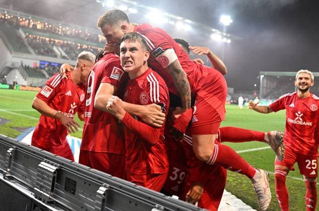 Sport Bilder des Tages 27.09.2024 - Fussball - Saison 2024 2025 - 2. Fussball - Bundesliga - 07. Spieltag: SpVgg Greuther Fürth ( Kleeblatt ) - Fortuna Düsseldorf - Sportfoto Zink - xwoxzix - DFL regulations prohibit any use of photographs as image sequences and or quasi-video - only for editorial use - Torjubel Jubel Freude nach Treffer Tor Torschuß zum 1:2 durch Isak Bergmann Johannesson (8, Fortuna Düsseldorf F95 ) -