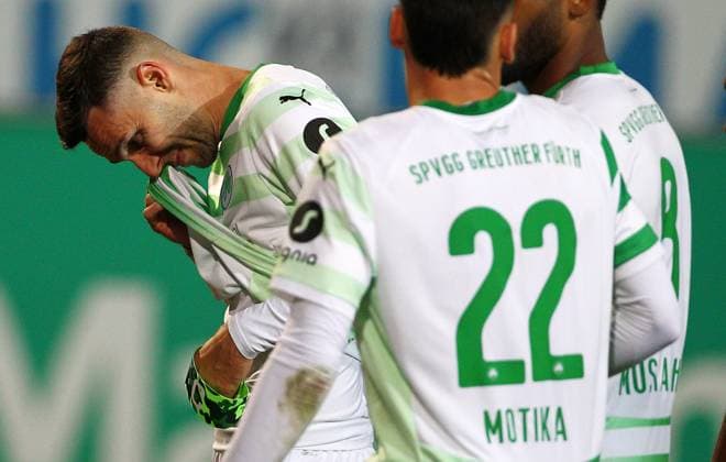Hrgota am Ende des Spiel , SpVgg Greuther Fürth - Fortuna Düsseldorf , 2.Bundesliga - Spieltag 7 , Fußball , in den Sportpark Ronhof Stadion, Fürth, Bayern , Deutschland . September 27, 2024 - Photo: Davide Elias Ipa Photo Pressefoto DENL Copyright: xx