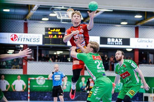 v.l. Oliver Juhl Refsgaard (VfL Luebeck-Schwartau, 31), Niclas Benedict Heitkamp (GWD Minden, 23) GER, GWD Minden vs. VfL Luebeck-Schwartau, Handball, 2. Bundesliga, 4. Spieltag, Spielzeit 2024 2025, 27.09.2024 GER, GWD Minden vs. VfL Luebeck-Schwartau, Handball, 2. Bundesliga, 4. Spieltag, Spielzeit 2024 2025, 27.09.2024 Luebbecke