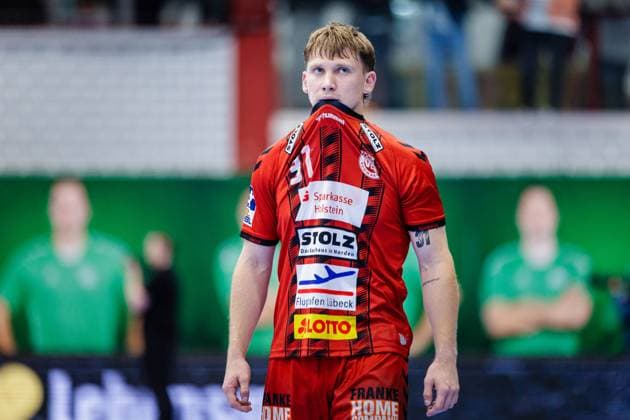 Oliver Juhl Refsgaard (VfL Luebeck-Schwartau, 31) ist enttaeuscht traurig nach 28:27 Niederlage GER, GWD Minden vs. VfL Luebeck-Schwartau, Handball, 2. Bundesliga, 4. Spieltag, Spielzeit 2024 2025, 27.09.2024 GER, GWD Minden vs. VfL Luebeck-Schwartau, Handball, 2. Bundesliga, 4. Spieltag, Spielzeit 2024 2025, 27.09.2024 Luebbecke