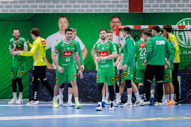 Die Mannschaft von GWD Minden jubelt feiert nach 28:27 Sieg GER, GWD Minden vs. VfL Luebeck-Schwartau, Handball, 2. Bundesliga, 4. Spieltag, Spielzeit 2024 2025, 27.09.2024 GER, GWD Minden vs. VfL Luebeck-Schwartau, Handball, 2. Bundesliga, 4. Spieltag, Spielzeit 2024 2025, 27.09.2024 Luebbecke