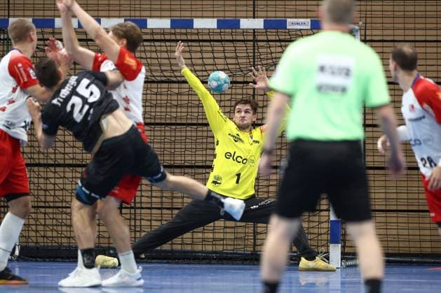 27.09.2024, xtgx, Handball, 2. Bundesliga, HC Elbflorenz Dresden - HBW Balingen Weilstetten, emspor v.l. Mateusz Kornecki (Balingen, 1) Parade, haelt den Ball, faengt den Ball, pariert Dresden
