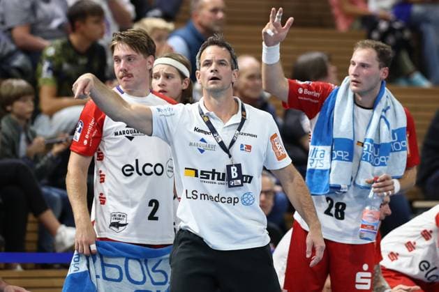 27.09.2024, xtgx, Handball, 2. Bundesliga, HC Elbflorenz Dresden - HBW Balingen Weilstetten, emspor v.l. Matthias Flohr (Balingen, Trainer) gibt Anweisungen, gestikuliert mit den Armen, gesticulate, gives instructions Dresden