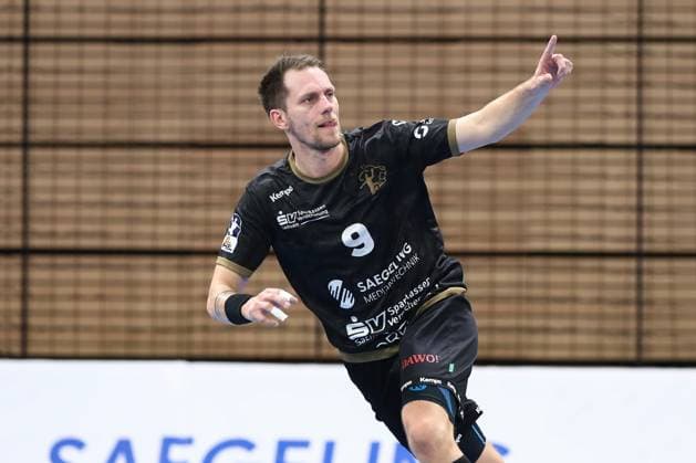 27.09.2024, xtgx, Handball, 2. Bundesliga, HC Elbflorenz Dresden - HBW Balingen Weilstetten, emspor v.l. Julius Dierberg (Dresden, 9) Jubel, Torjubel, jubelt ueber das Tor, celebrate the goal, celebration Dresden