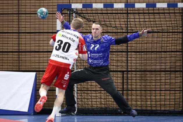 27.09.2024, xtgx, Handball, 2. Bundesliga, HC Elbflorenz Dresden - HBW Balingen Weilstetten, emspor v.l. Robin Cantegrel (Dresden, 77) beim Siebenmeter Dresden