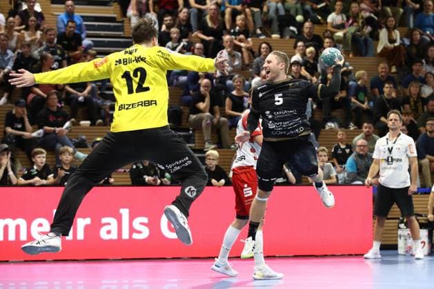 Sport Bilder des Tages 27.09.2024, xtgx, Handball, 2. Bundesliga, HC Elbflorenz Dresden - HBW Balingen Weilstetten, emspor v.l. Lukas Wucherpfennig (Dresden, 5) wirft Tor, Torschuetze, erzielt Tor, Treffer, scores the goal Dresden