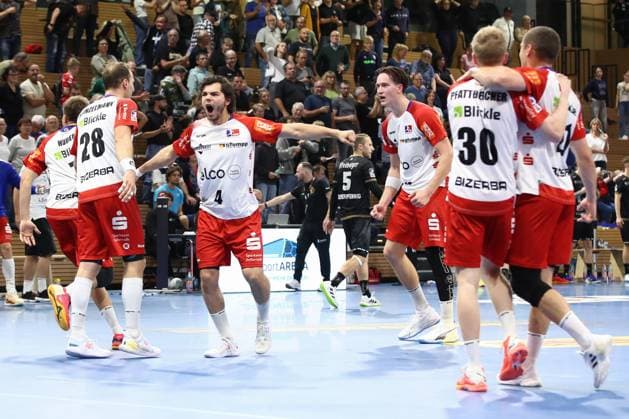 27.09.2024, xtgx, Handball, 2. Bundesliga, HC Elbflorenz Dresden - HBW Balingen Weilstetten, emspor v.l. Balingen Jubel ueber den Sieg, Jubel nach Spielende Dresden