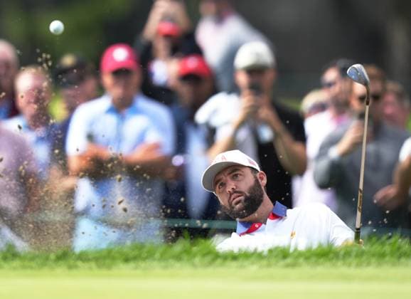 September 27, 2024, Montreal, Pq, Canada: United States team member Scottie Scheffler hits out of the bunker on the 3rd hole during the second round foursome match at the Presidents Cup golf tournament at Royal Montreal Golf Club in Montreal, Friday, Sept. 27, 2024. Scottie Scheffler,  - ZUMAc35_ 20240927_zaf_c35_070 Copyright: xNathanxDenettex