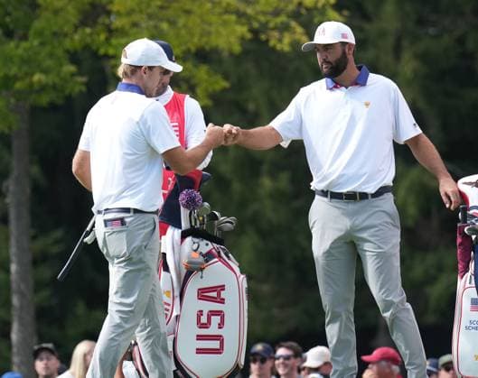 September 27, 2024, Montreal, Pq, Canada: United States team member Russell Henley and partner Scottie Scheffler fist bump after winning the third hole during second round foursome match at the Presidents Cup golf tournament at Royal Montreal Golf Club Friday, September 27, 2024 in Montreal. Russell Henley, Scottie Scheffler  - ZUMAc35_ 20240927_zaf_c35_073 Copyright: xNathanxDenettex